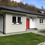 Vila The Red Door Radola