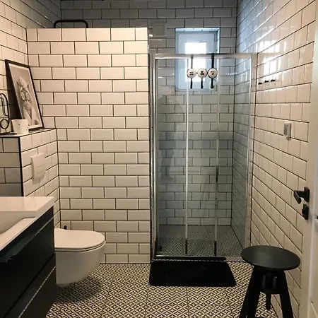 The Red Door * Radola